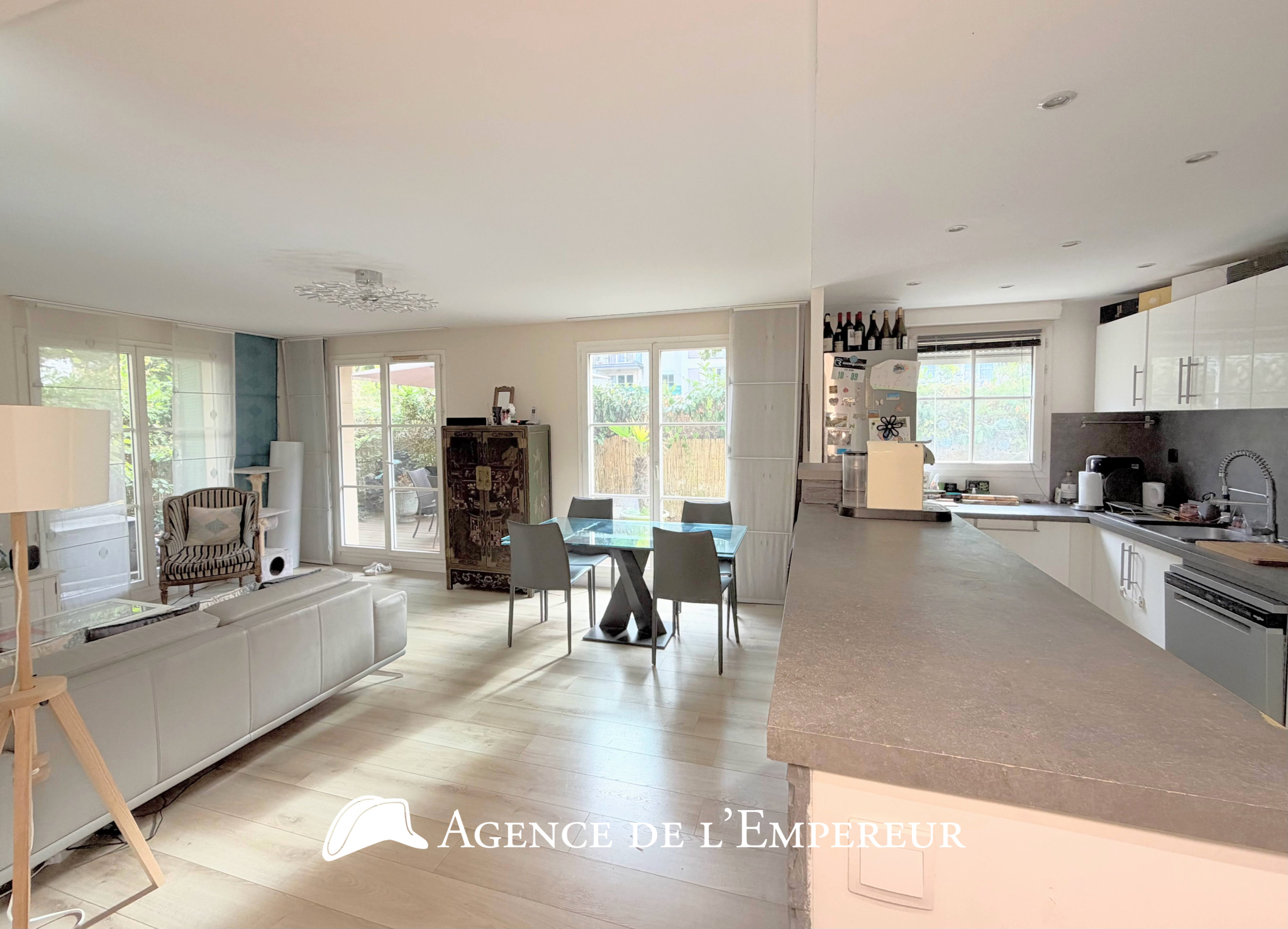 4 pièces - terrasse 56 m2 - 2 parkings et cave. Résidence Villa Racine - 7