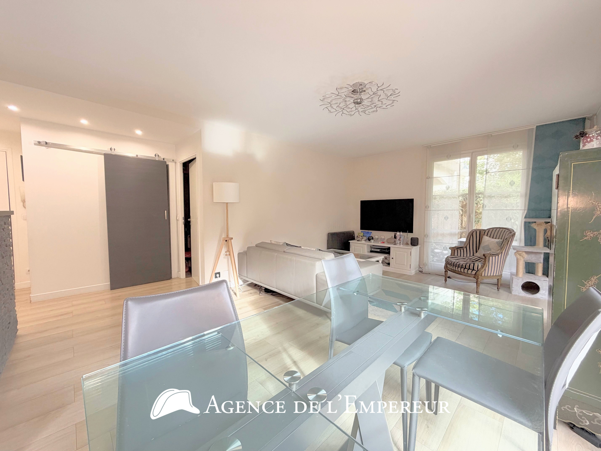 4 pièces - terrasse 56 m2 - 2 parkings et cave. Résidence Villa Racine - 18