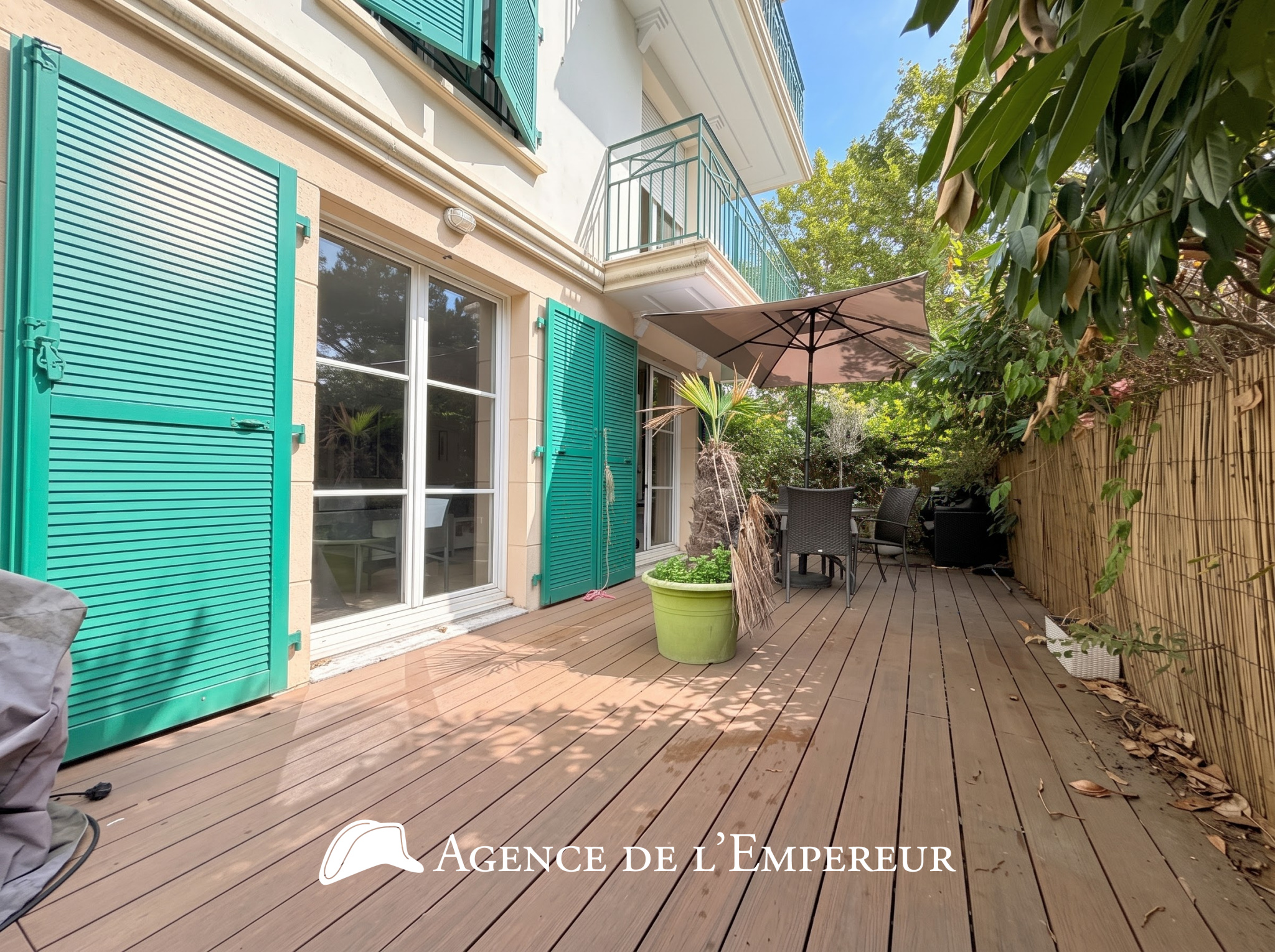 4 pièces - terrasse 56 m2 - 2 parkings et cave. Résidence Villa Racine - 19
