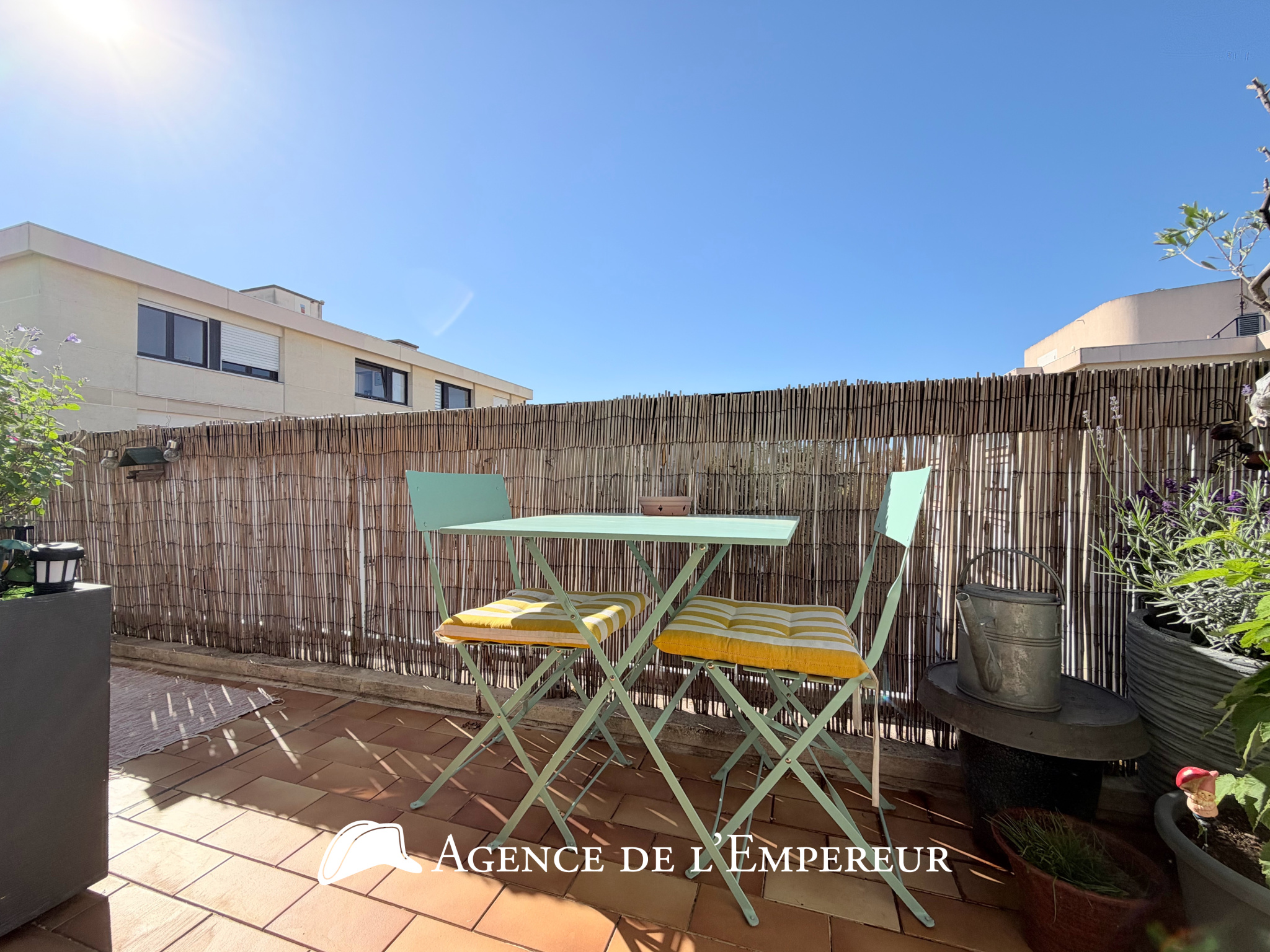 STUDIO (T1), 29,33 m2, dernier étage balcon, cave et parking. DPE D - 4