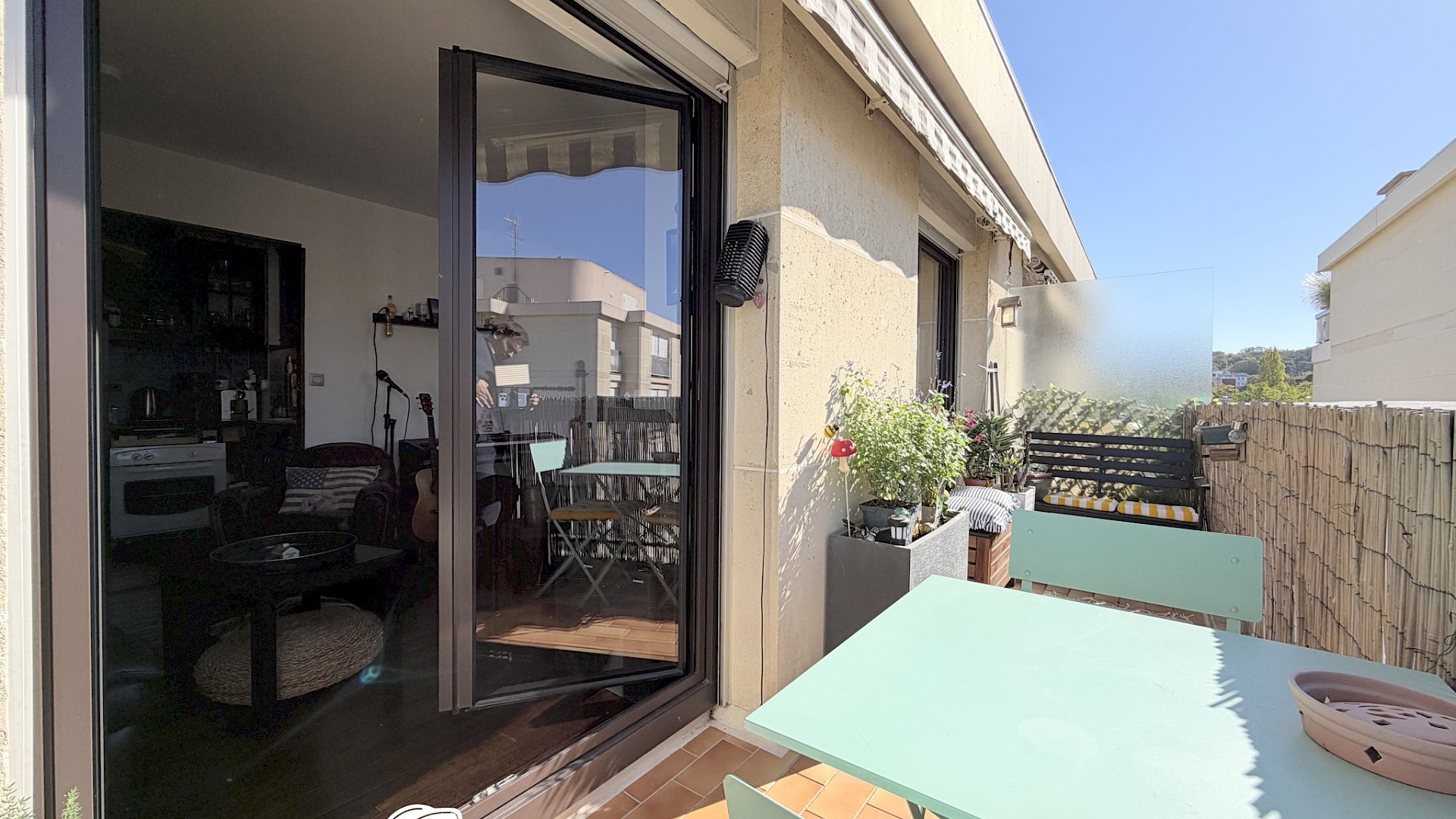 STUDIO (T1), 29,33 m2, dernier étage balcon, cave et parking. DPE D - 1