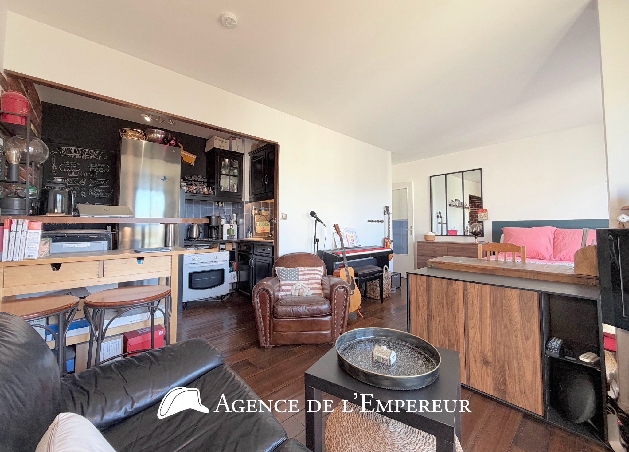 STUDIO (T1), 29,33 m2, dernier étage balcon, cave et parking. DPE D - 7
