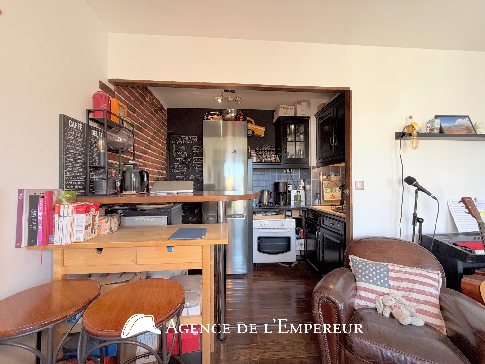 STUDIO (T1), 29,33 m2, dernier étage balcon, cave et parking. DPE D - 9
