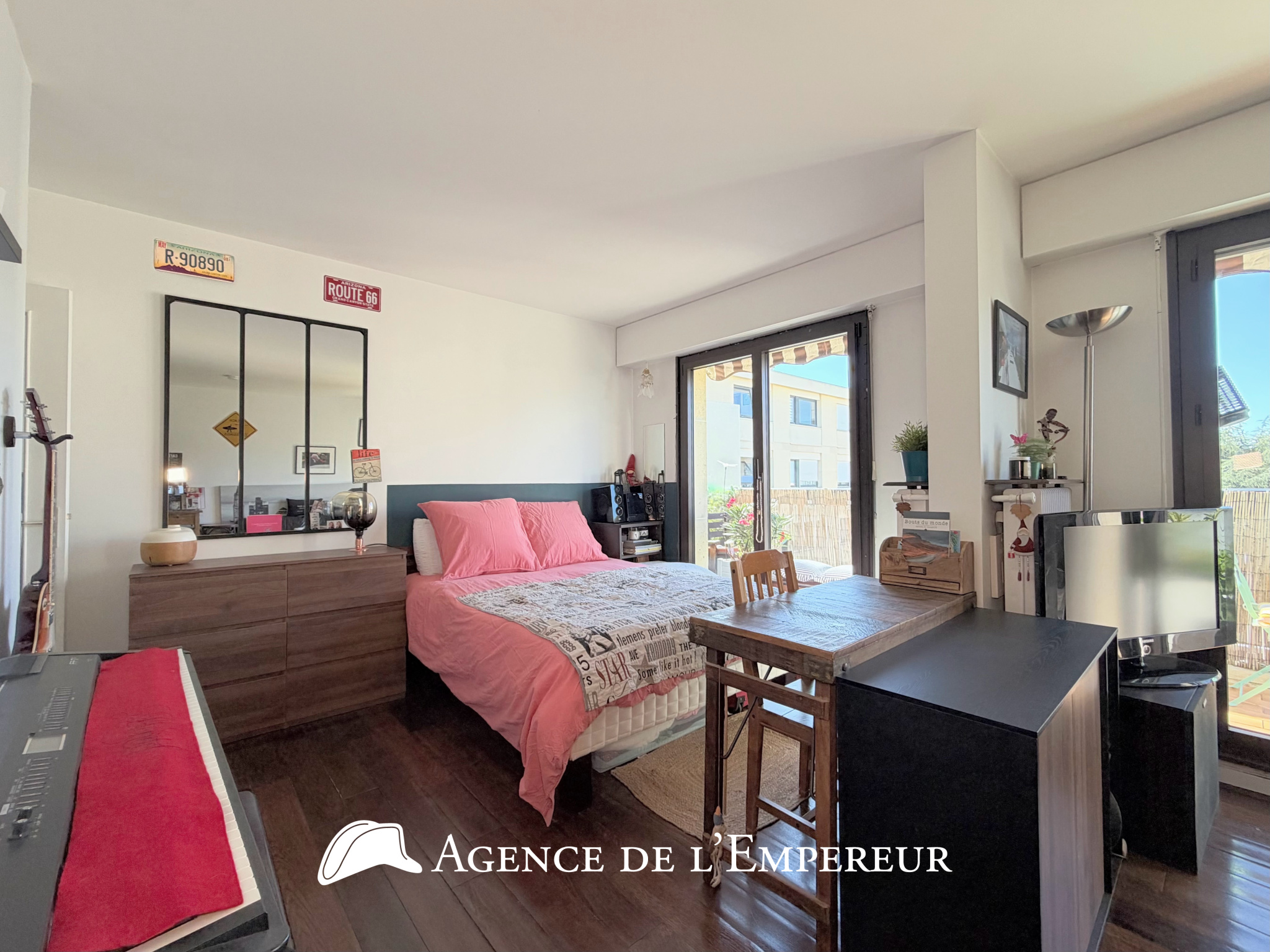 STUDIO (T1), 29,33 m2, dernier étage balcon, cave et parking. DPE D - 11
