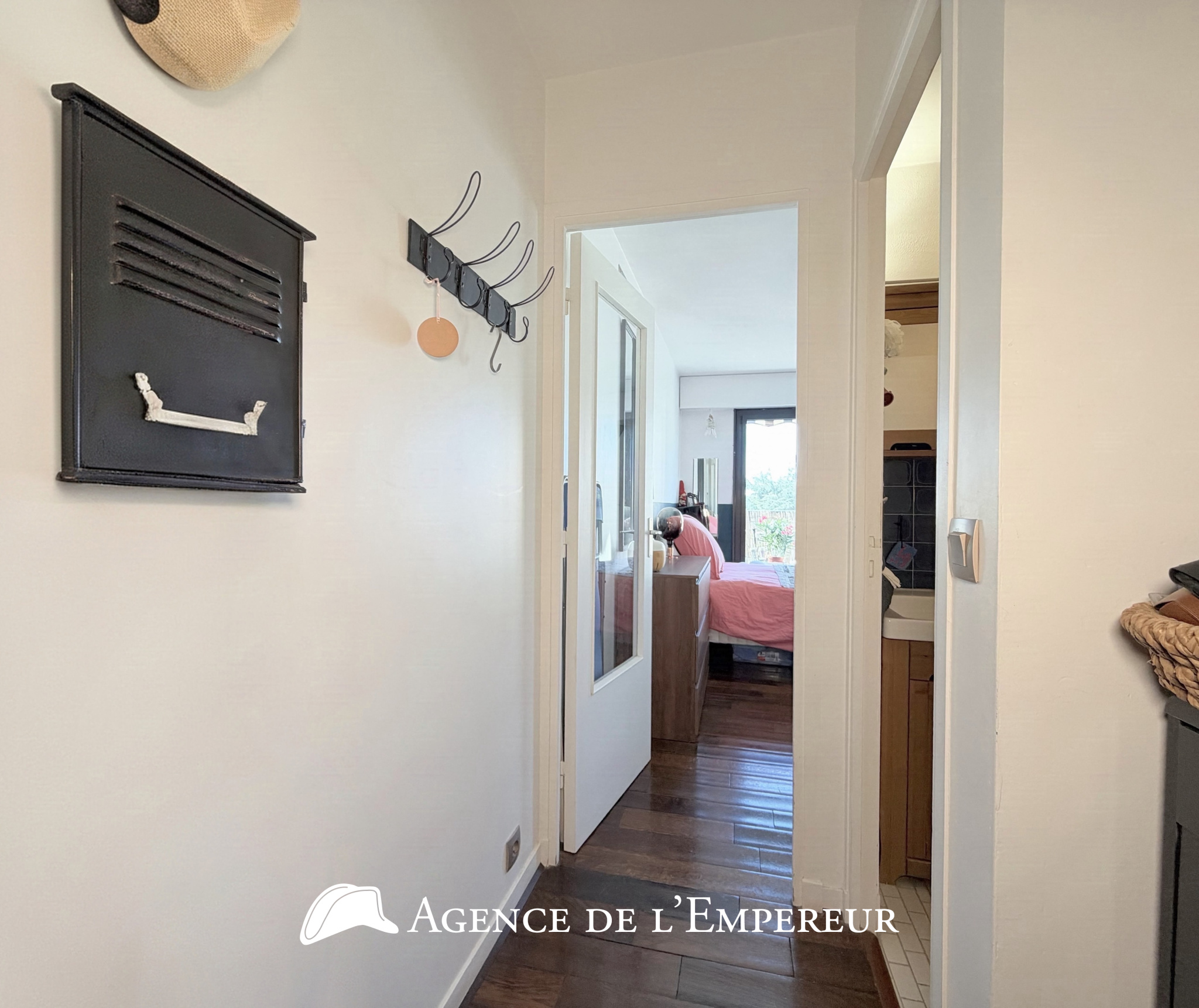 STUDIO (T1), 29,33 m2, dernier étage balcon, cave et parking. DPE D - 13