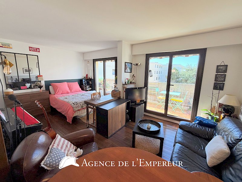 STUDIO (T1), 29,33 m2, dernier étage balcon, cave et parking. DPE D