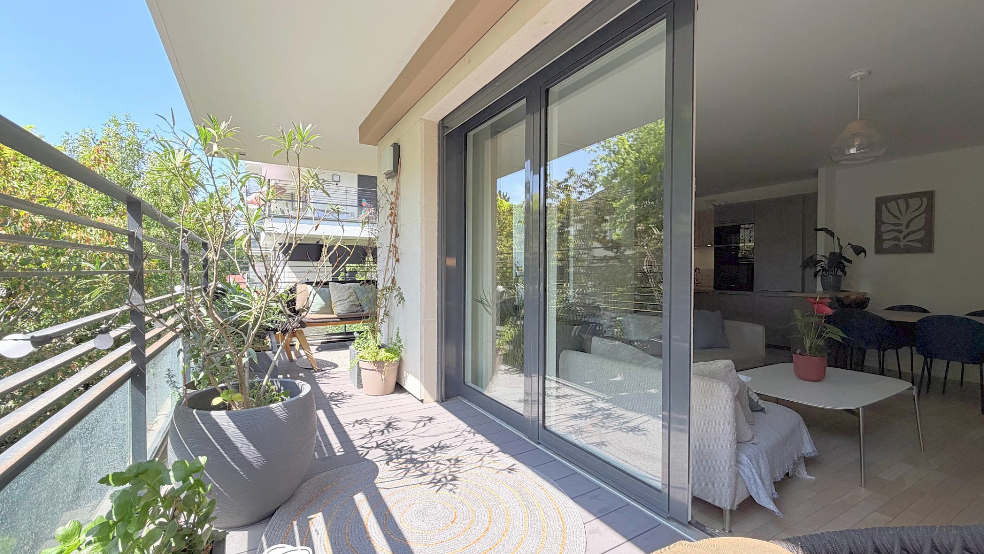 4 pièces, 3 chambres, balcon, au calme, proche place Besche à Rueil. 2 parkings. Résidence récente - 1