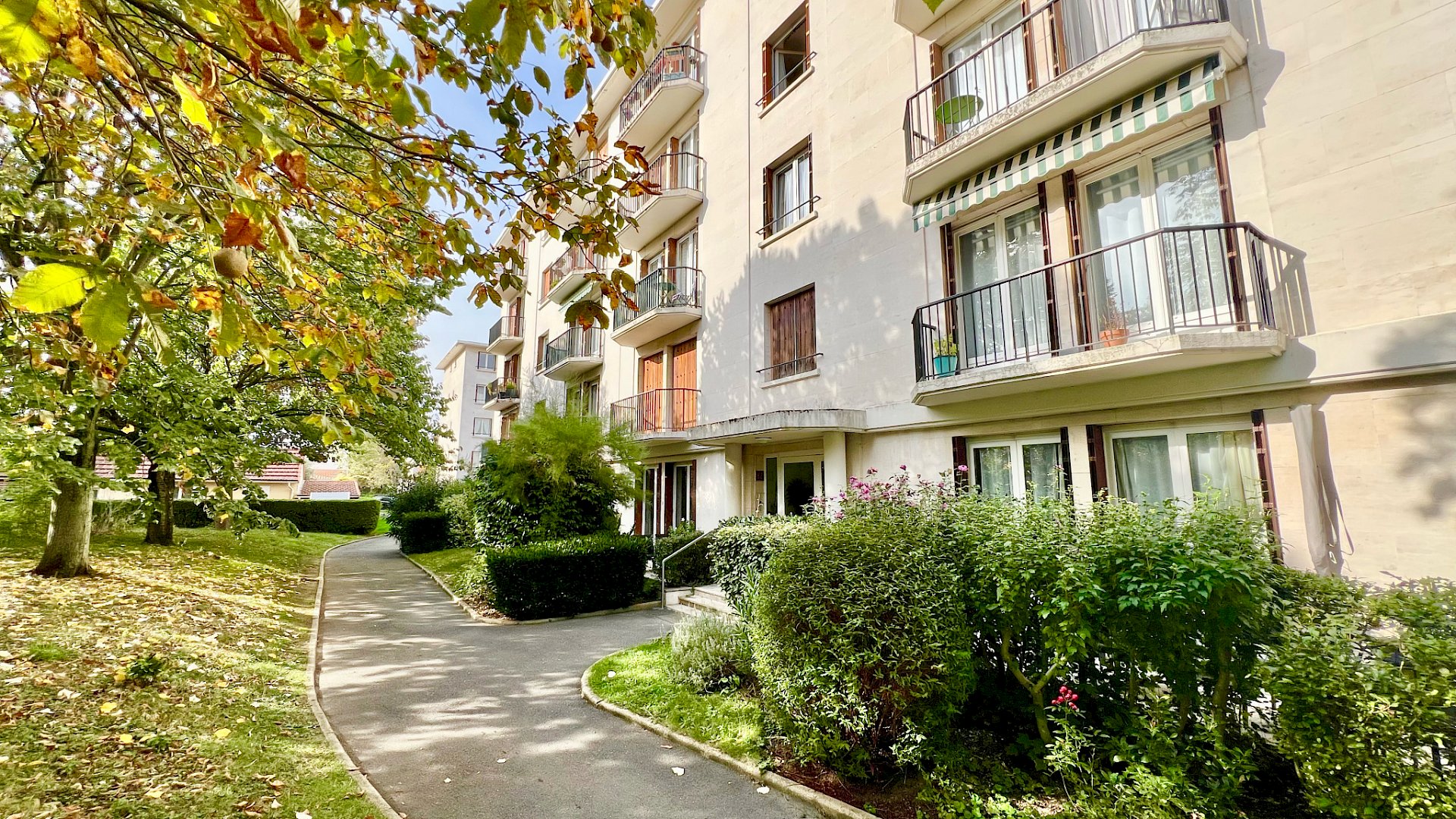 Appartement 3 pièces avec balcon et cheminée. - 1