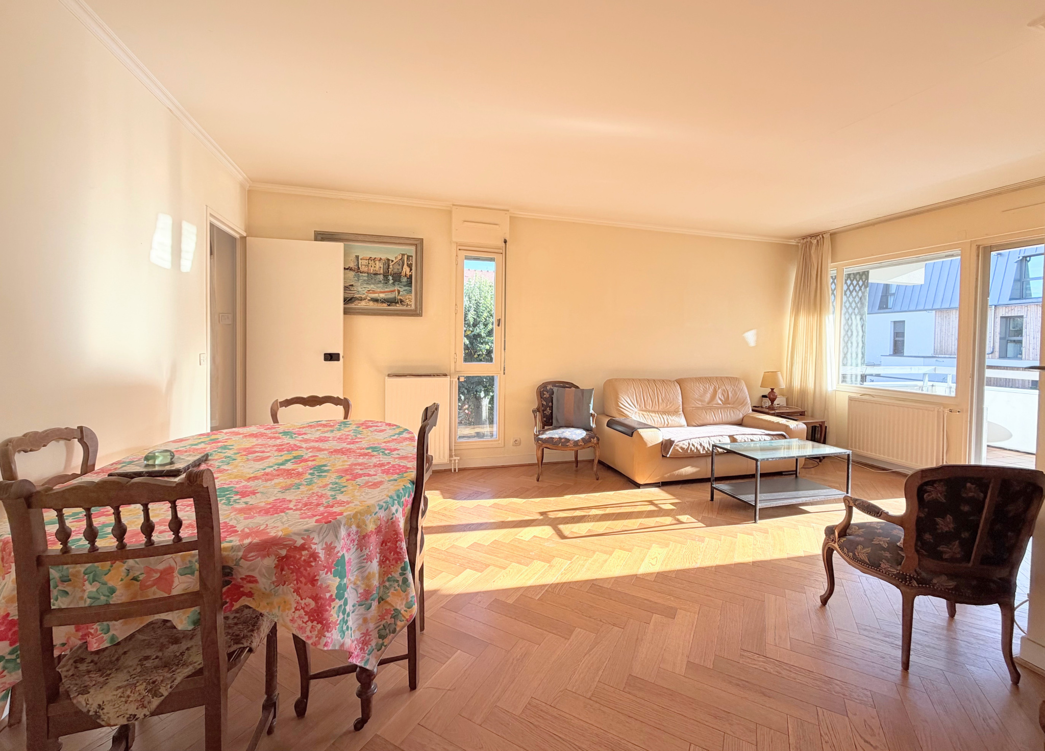 Grand 3 pièces avec terrasse, box et cave, à deux pas du centre-ville - 3