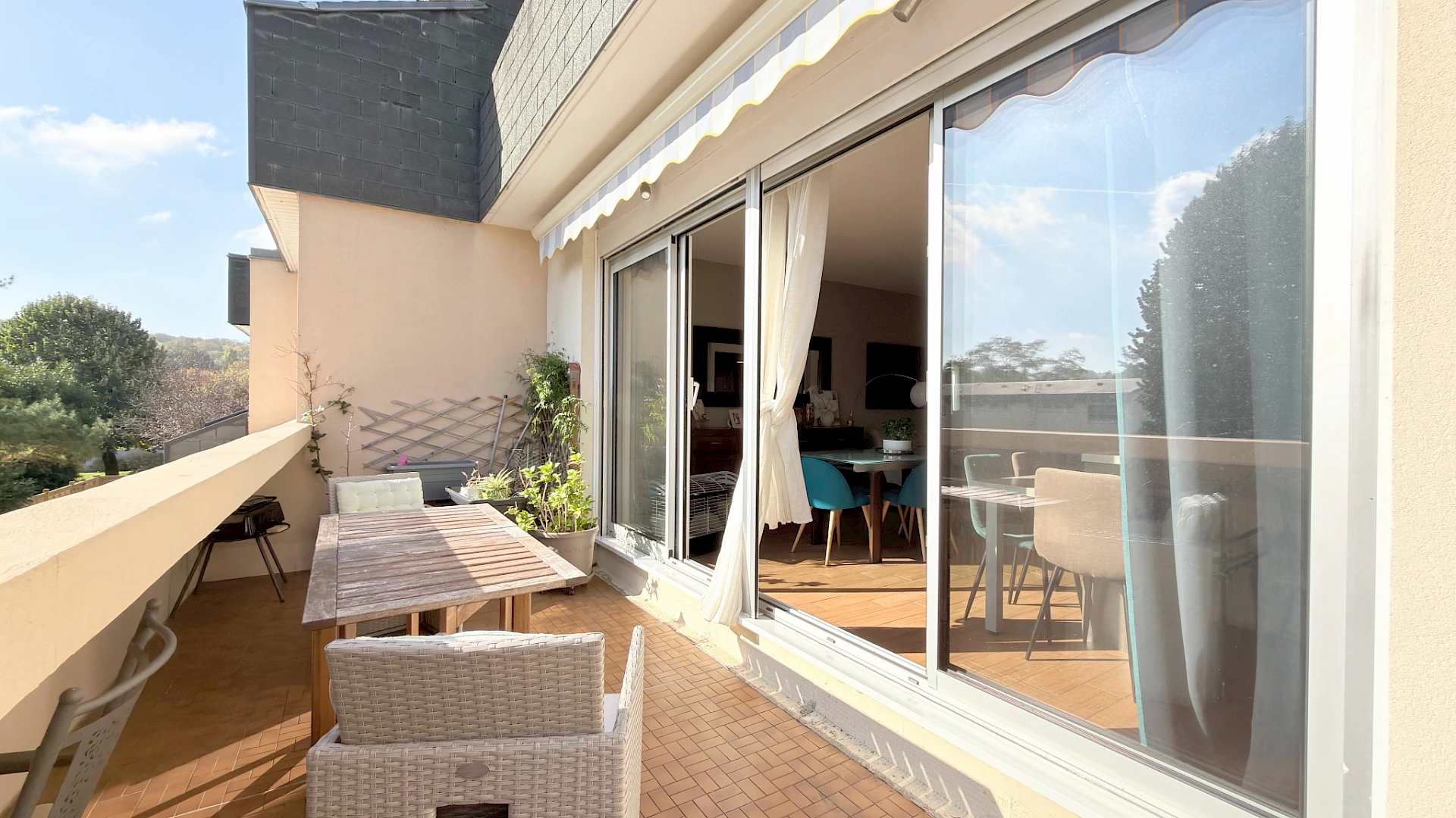 Appartement 4 pièces avec terrasse et box - 1