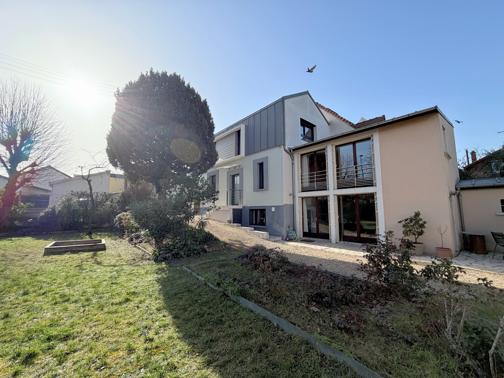 MAISON ENTRE CENTRE-VILLE ET RER A - PARCELLE DE 602 m2 - 26