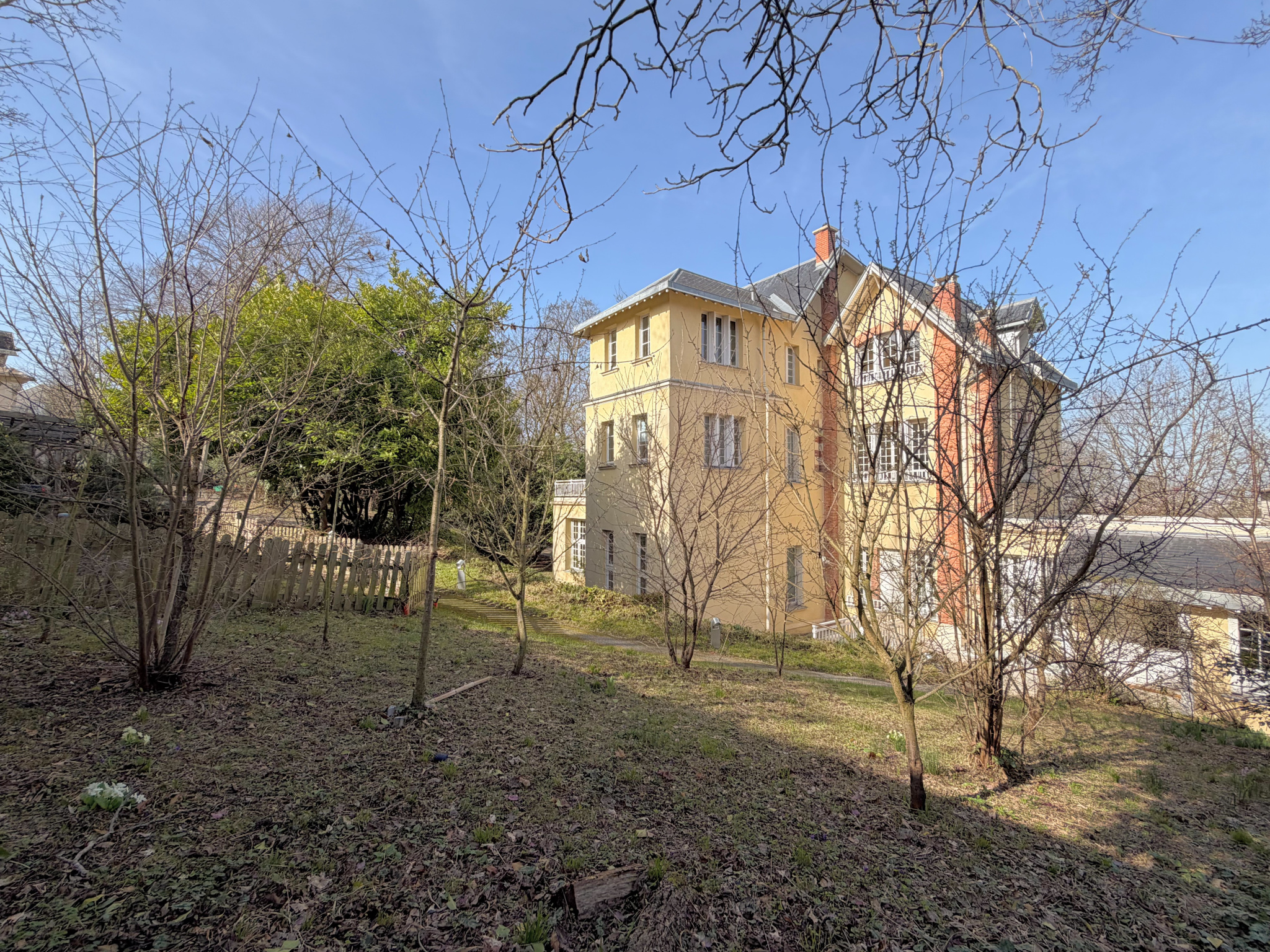 Demeure de 412 m2 habitables, parcelle de 3 000 m2   Parc de la Malmaison - 3