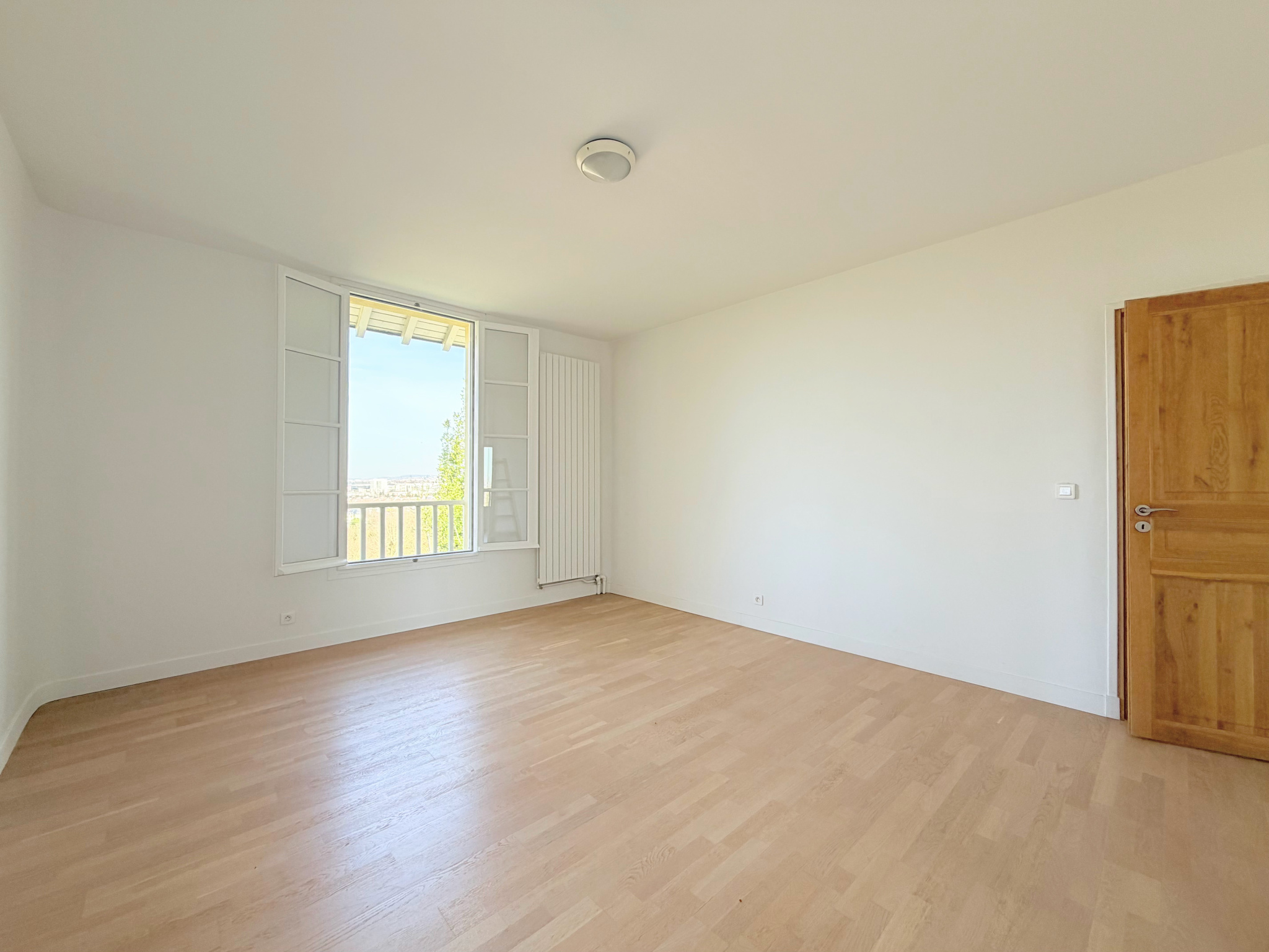 Demeure de 412 m2 habitables, parcelle de 3 000 m2   Parc de la Malmaison - 22