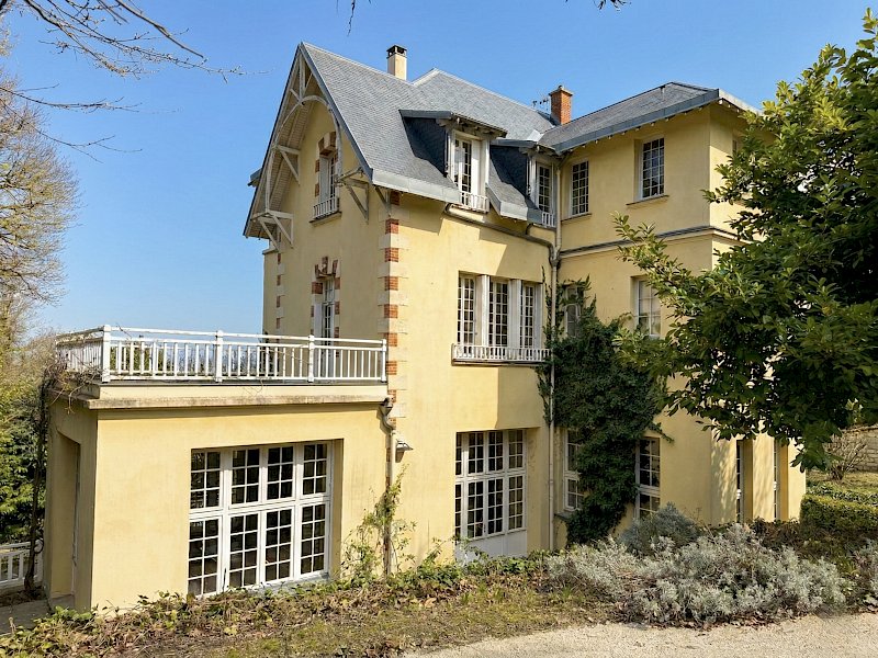 Demeure de 412 m2 habitables, parcelle de 3 000 m2   Parc de la Malmaison