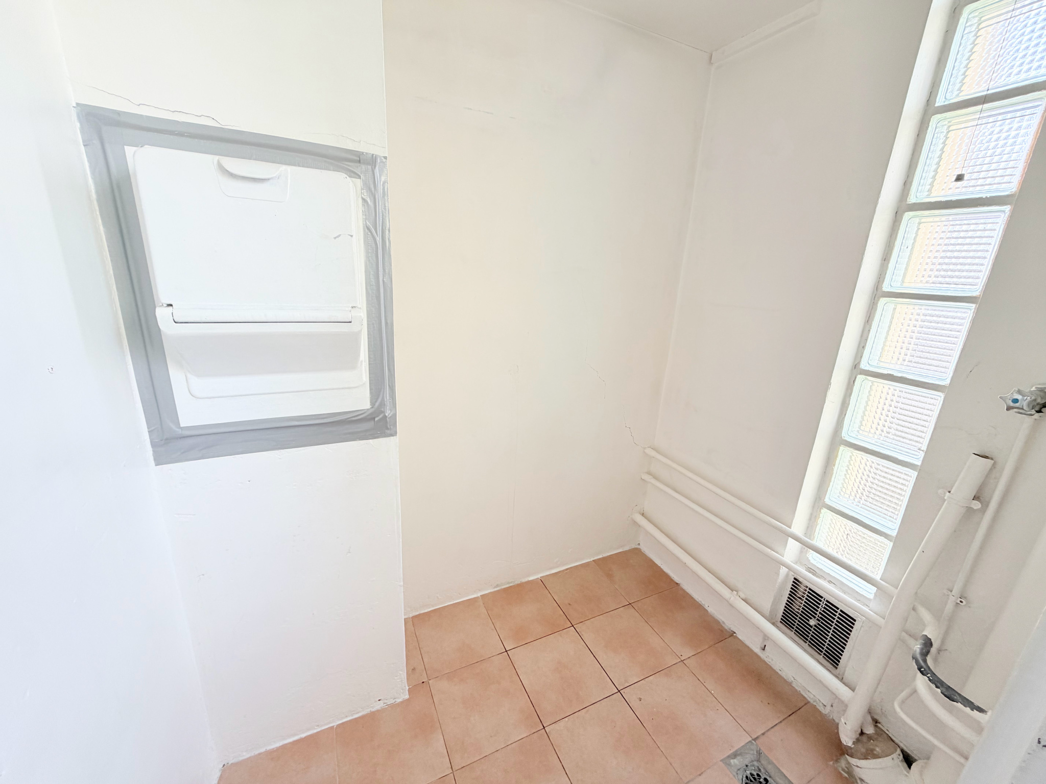 Lumineux 3 pièces - 63 m2 - 3e et dernier étage - Cave et parking - 12