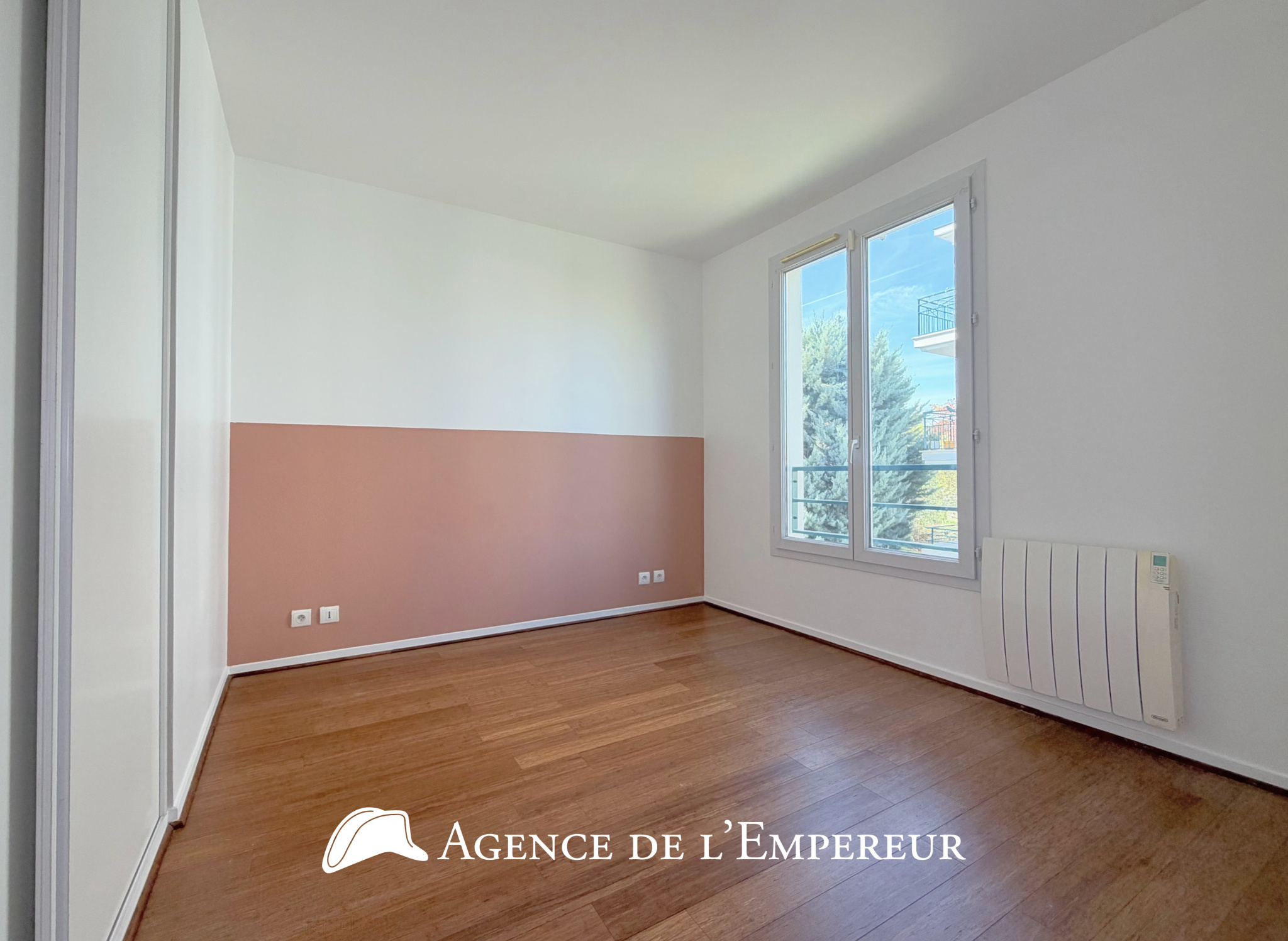 2 pièces de 49 m2 avec terrasse, parking et cave. - 12