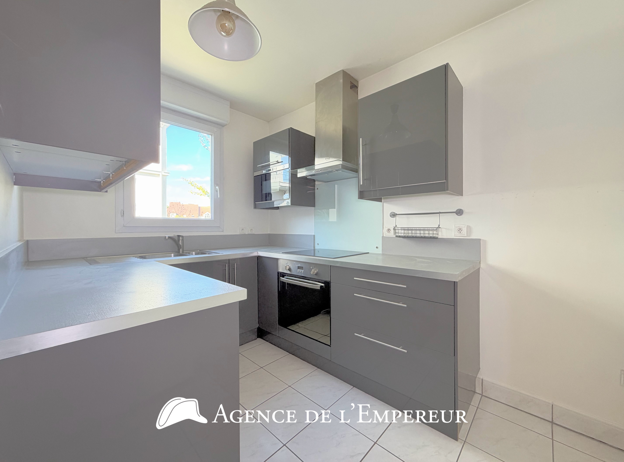 2 pièces de 49 m2 avec terrasse, parking et cave. - 9