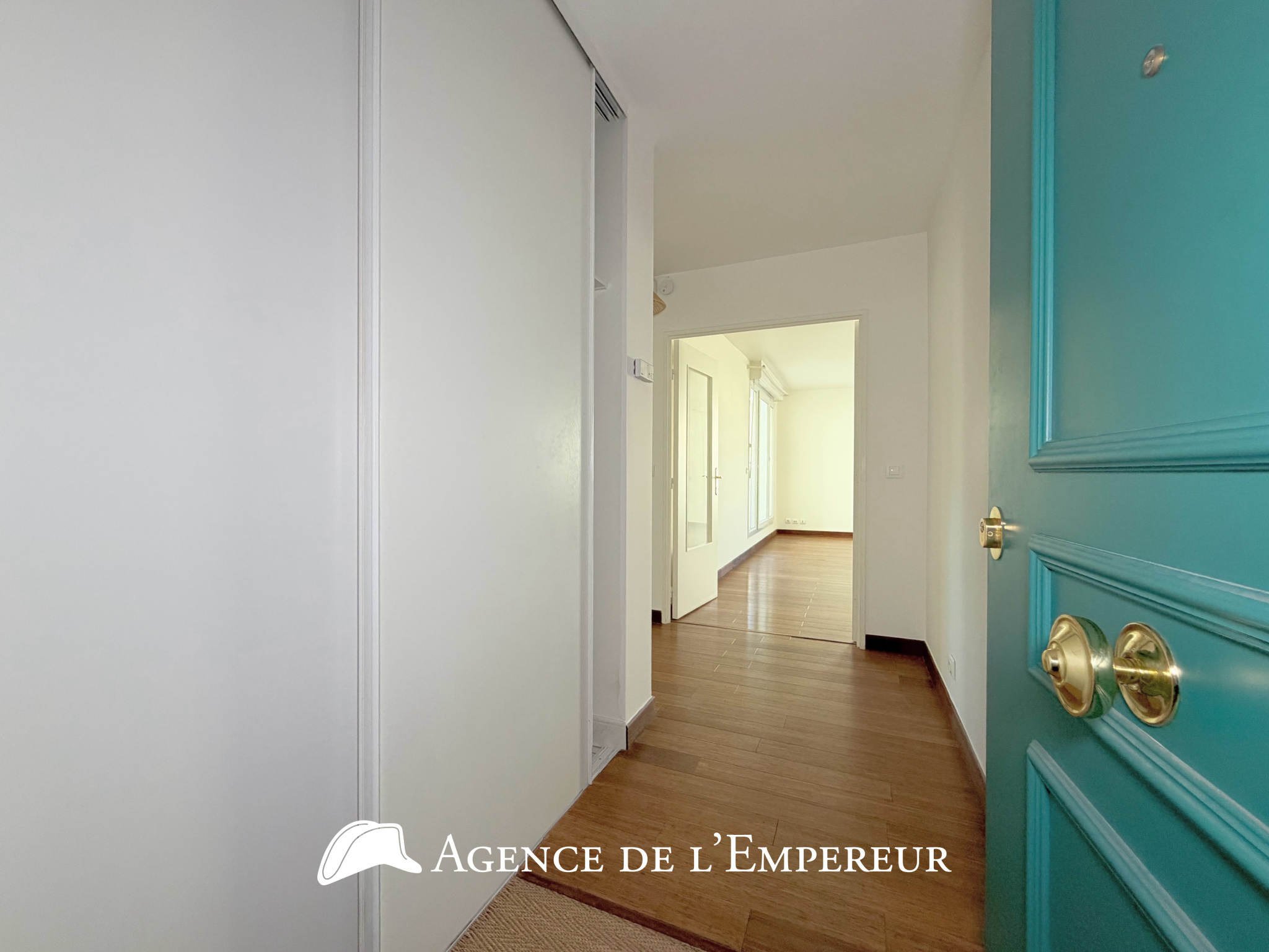 2 pièces de 49 m2 avec terrasse, parking et cave. - 8