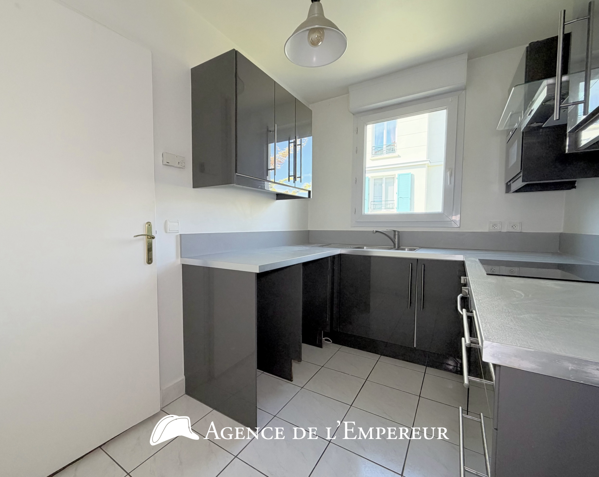 2 pièces de 49 m2 avec terrasse, parking et cave. - 10