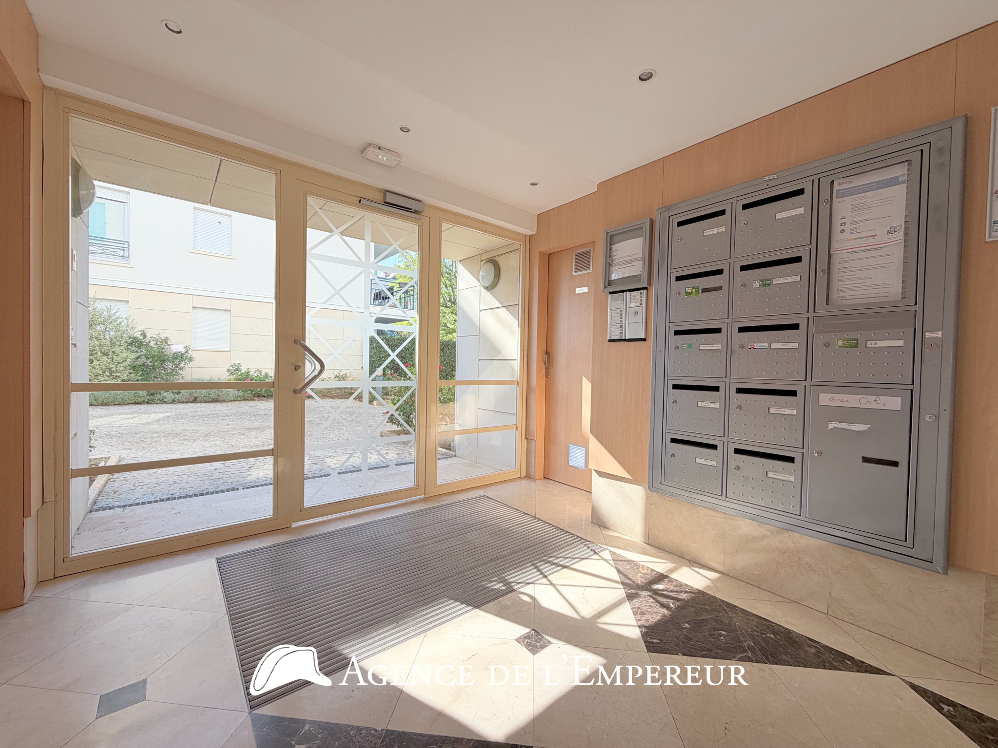 2 pièces de 49 m2 avec terrasse, parking et cave. - 16
