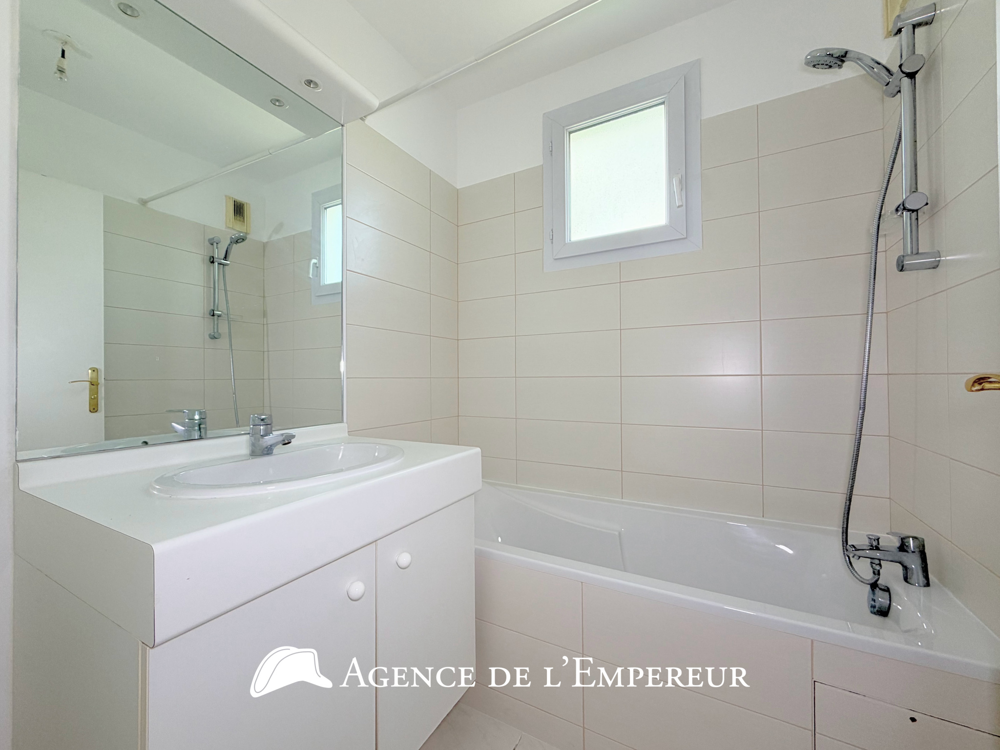 2 pièces de 49 m2 avec terrasse, parking et cave. - 14