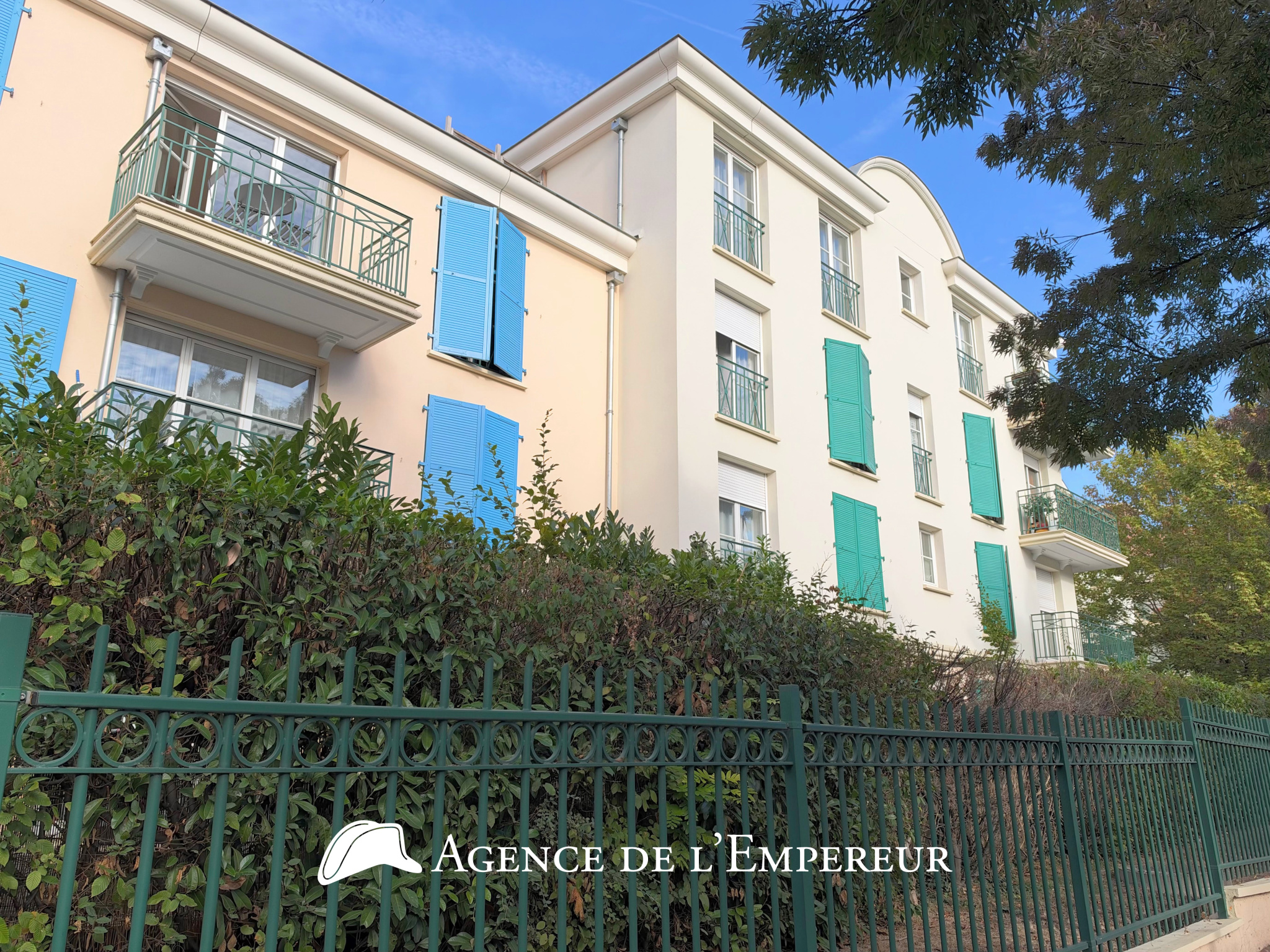 4 pièces - terrasse 56 m2 - 2 parkings et cave. Résidence Villa Racine - 4