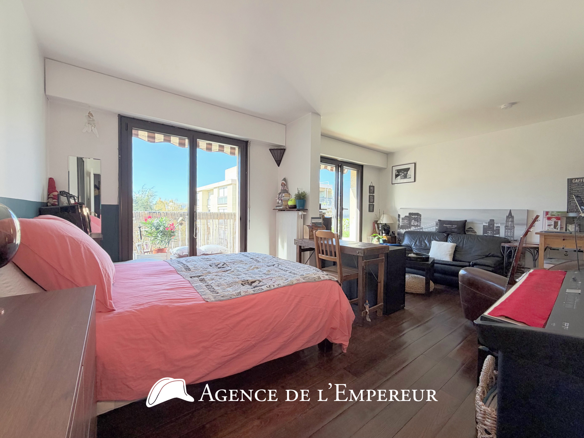 STUDIO (T1), 29,33 m2, dernier étage balcon, cave et parking. DPE D - 6