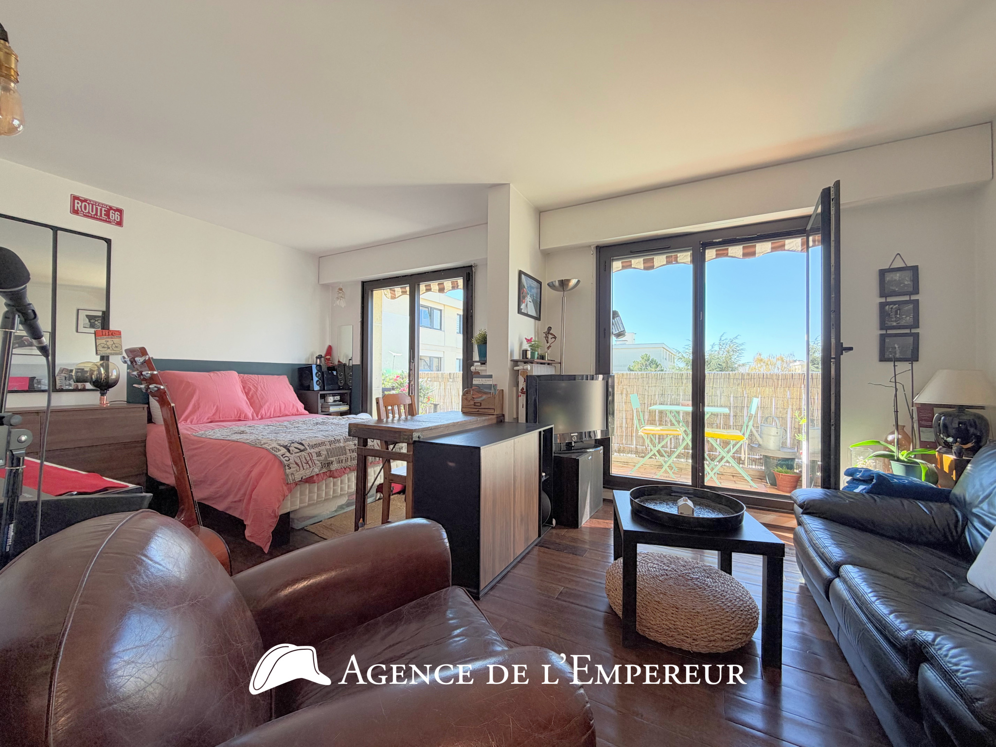 STUDIO (T1), 29,33 m2, dernier étage balcon, cave et parking. DPE D - 8