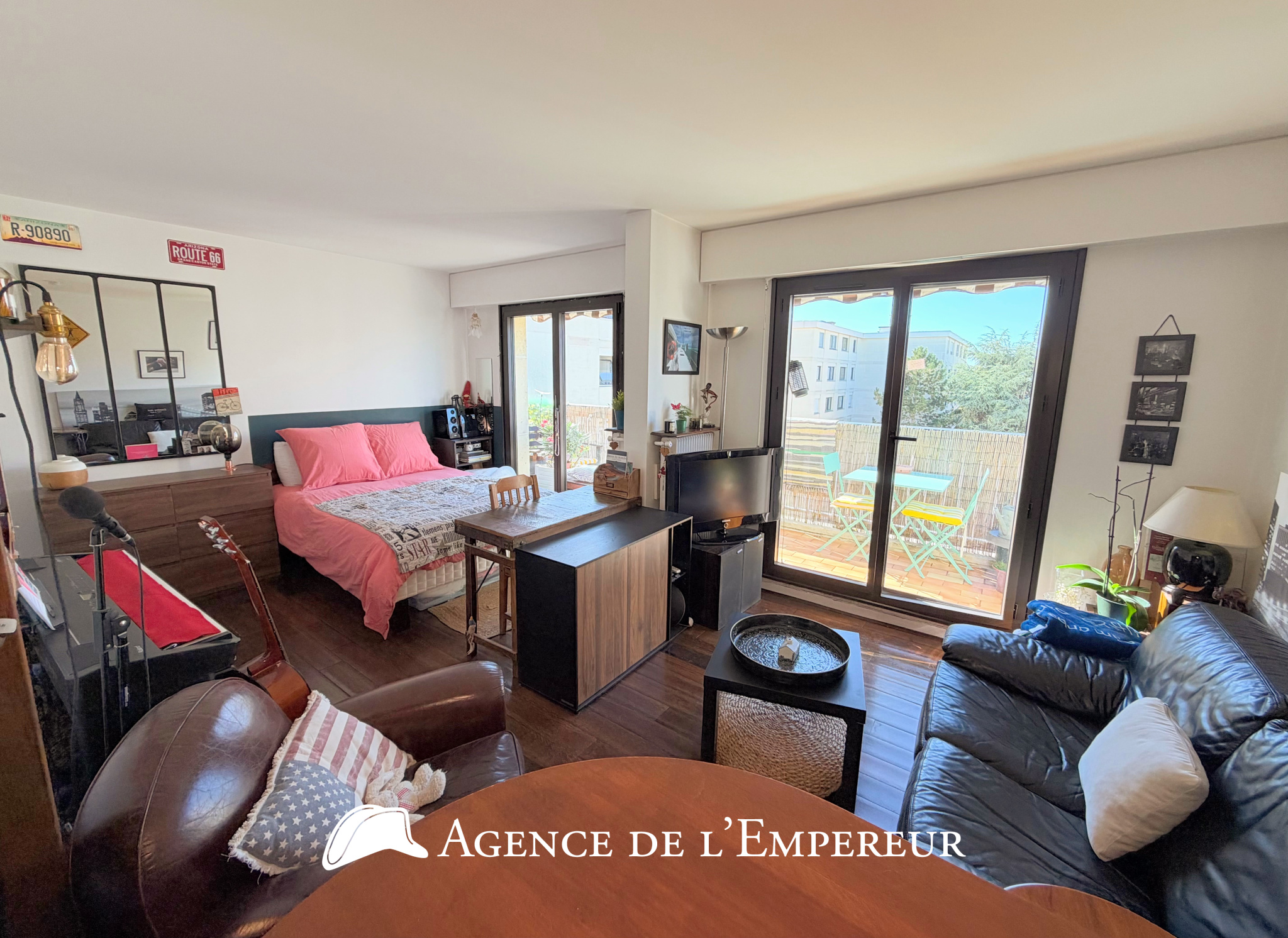 STUDIO (T1), 29,33 m2, dernier étage balcon, cave et parking. DPE D - 5