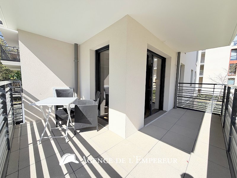 Magnifique 4 pièces de 80 m2 en location non meublée, parking et cave