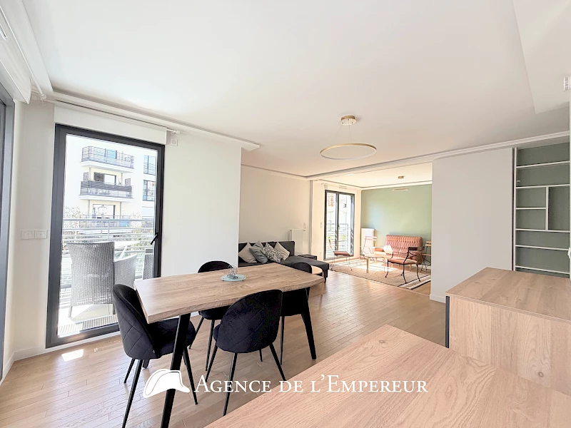 Magnifique 4 pièces de 80 m2 en location non meublée, parking et cave