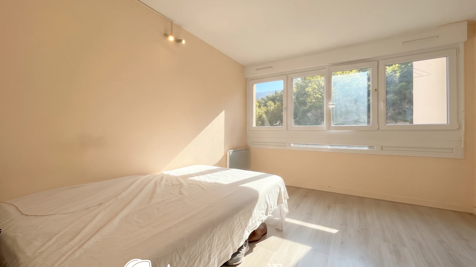 STUDIO 27,53 m2 - cave et parking — proche centre-ville de ville, Rueil-Malmaison. - 1