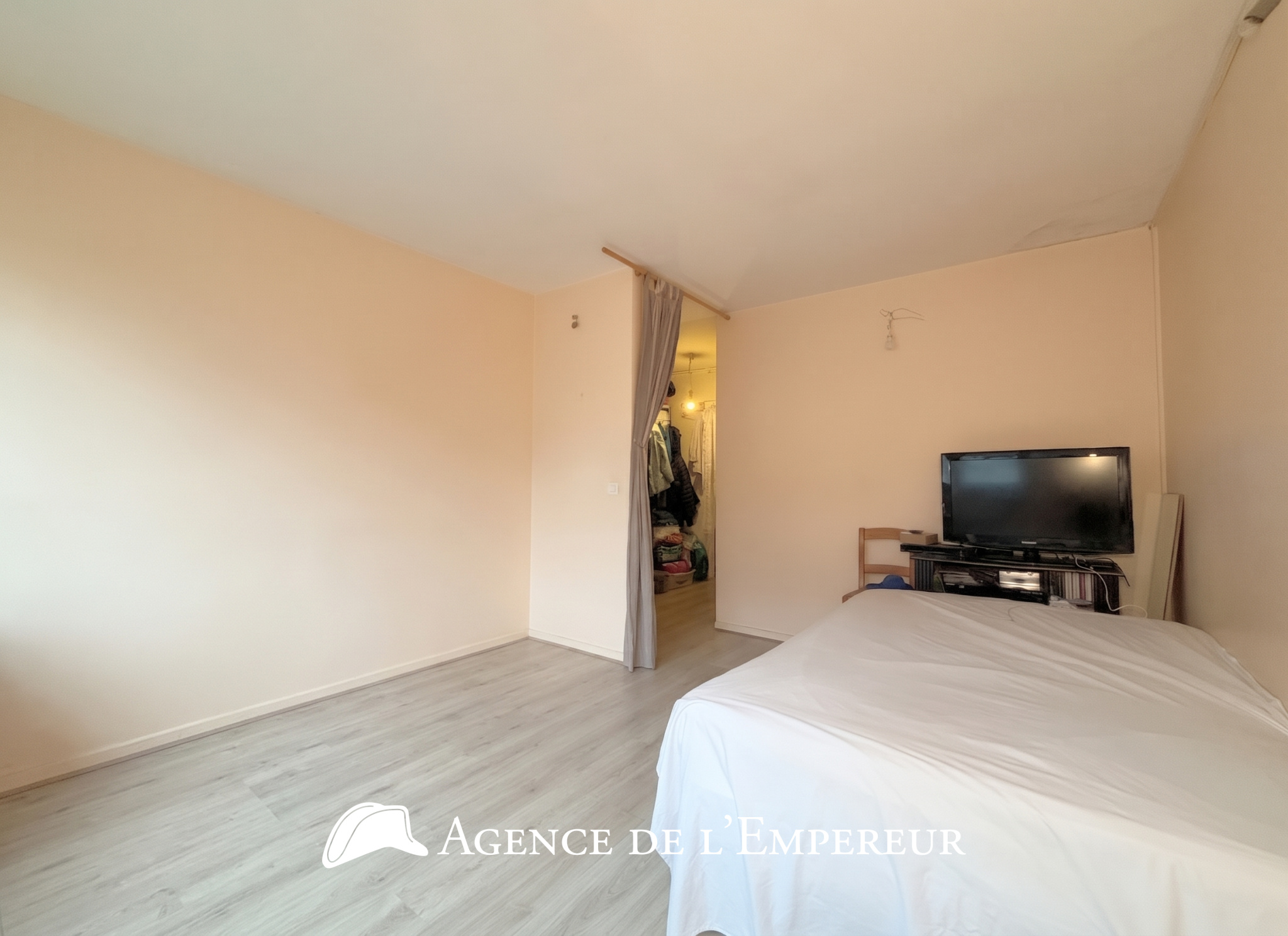 STUDIO 27,53 m2 - cave et parking — proche centre-ville de ville, Rueil-Malmaison. - 2