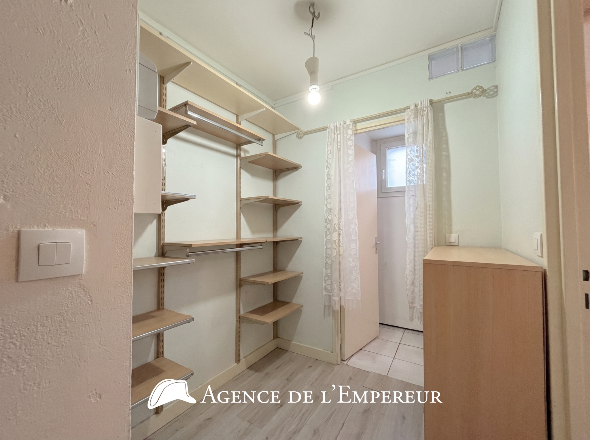 STUDIO 27,53 m2 - cave et parking — proche centre-ville de ville, Rueil-Malmaison. - 5