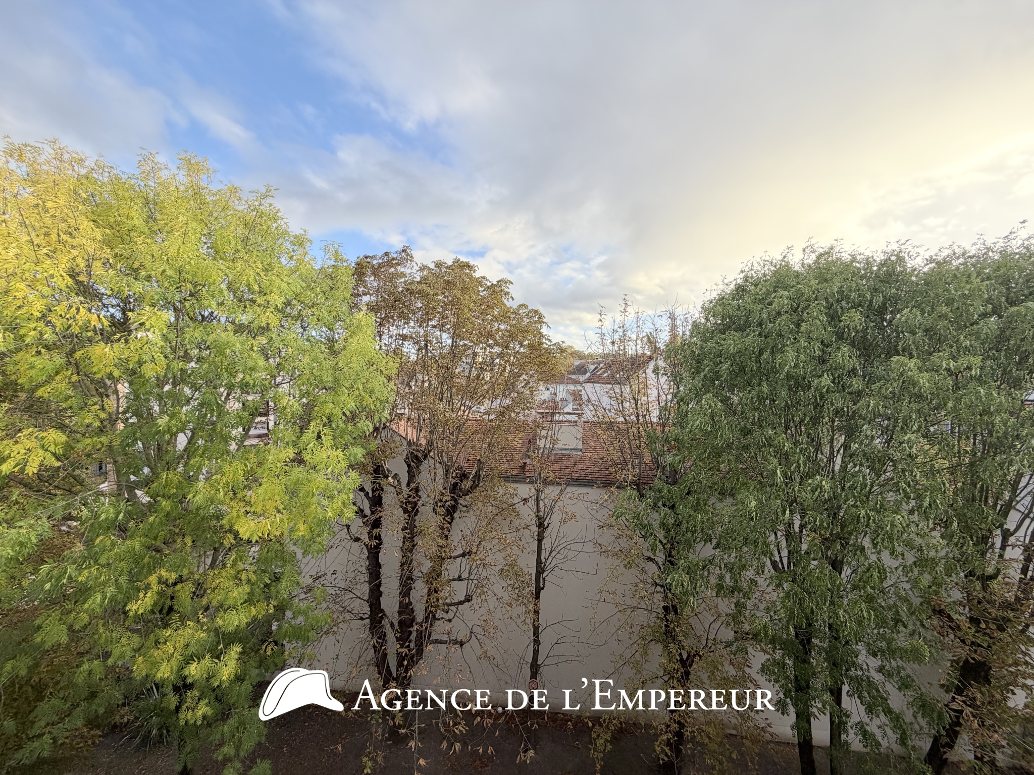4 pièces - dernier étage - balcon - cœur de ville - parking et cave - 15