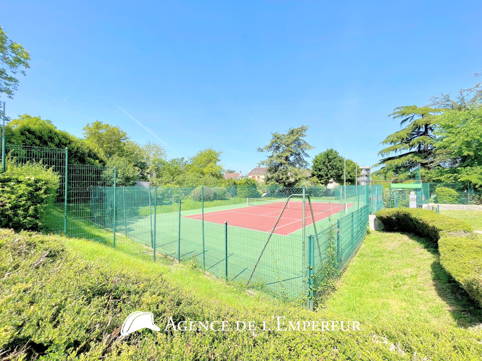 Appartement 5 P - 3 CH (possible 4) - 112 m2 Carrez - Jardin et terrasse - Résidence ' Les Terrasses de Rueil - 28