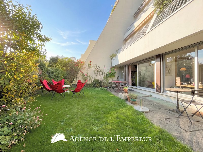 Appartement 5 P - 3 CH (possible 4) - 112 m2 Carrez - Jardin et terrasse - Résidence ' Les Terrasses de Rueil