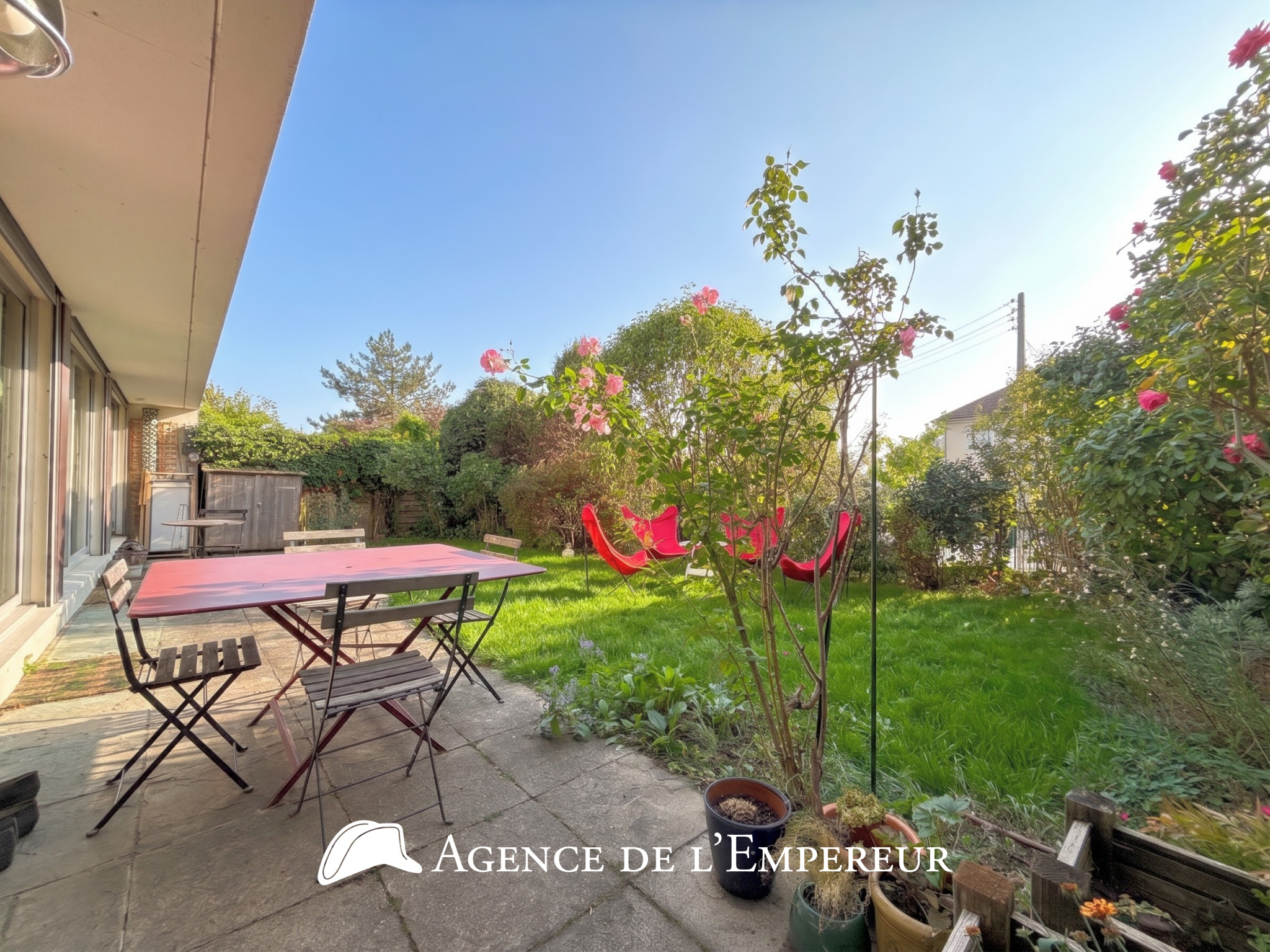 Appartement 5 P - 3 CH (possible 4) - 112 m2 Carrez - Jardin et terrasse - Résidence ' Les Terrasses de Rueil - 13