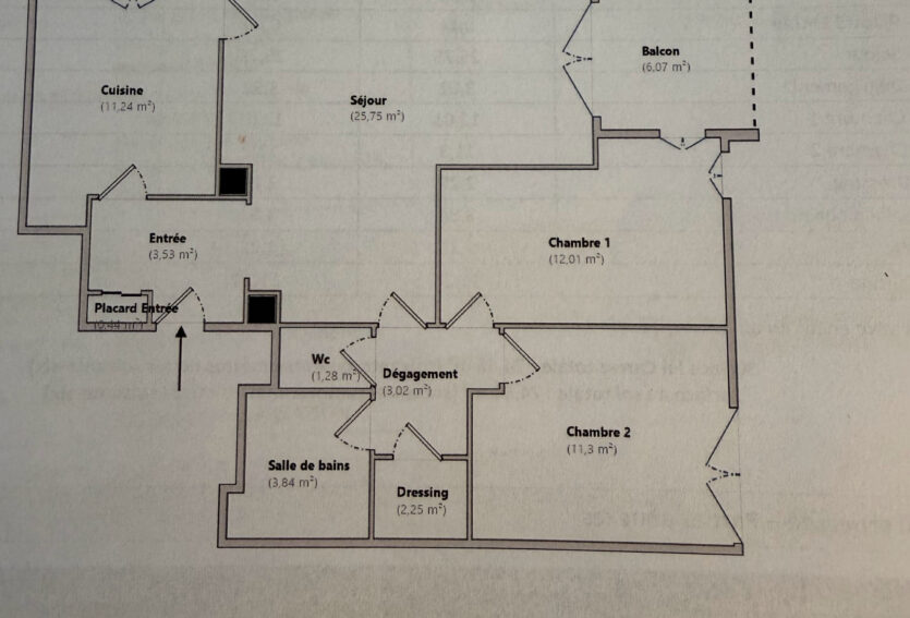 Grand 3 pièces avec terrasse, box et cave, à deux pas du centre-ville