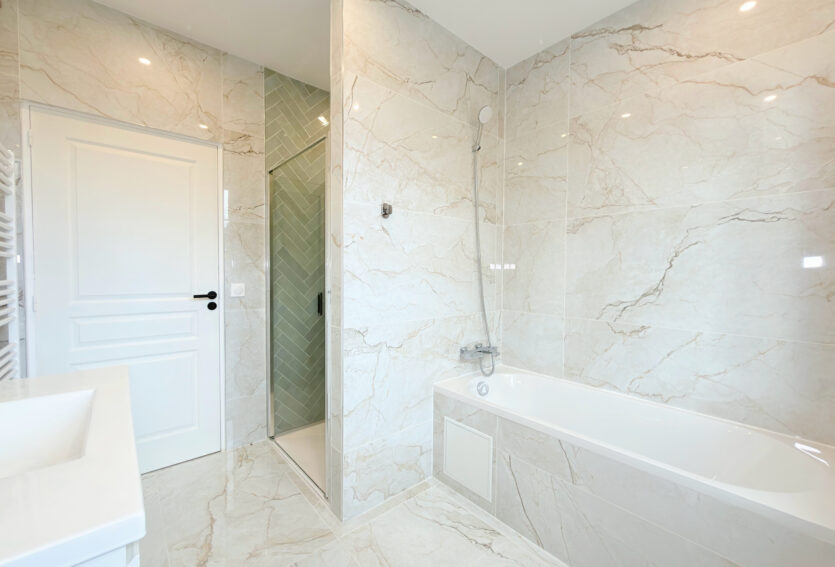 Maison familiale 5 chambres – jardin – 3 box – Rueil Malmaison