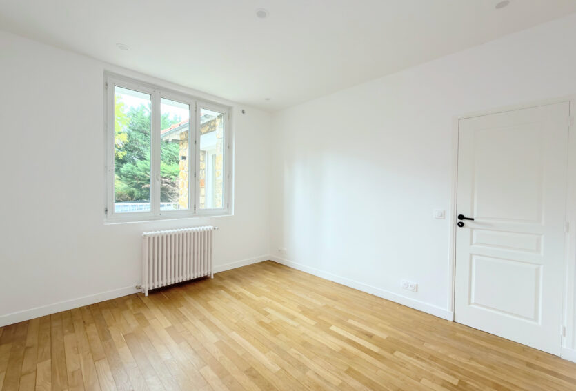 Maison familiale 5 chambres – jardin – 3 box – Rueil Malmaison