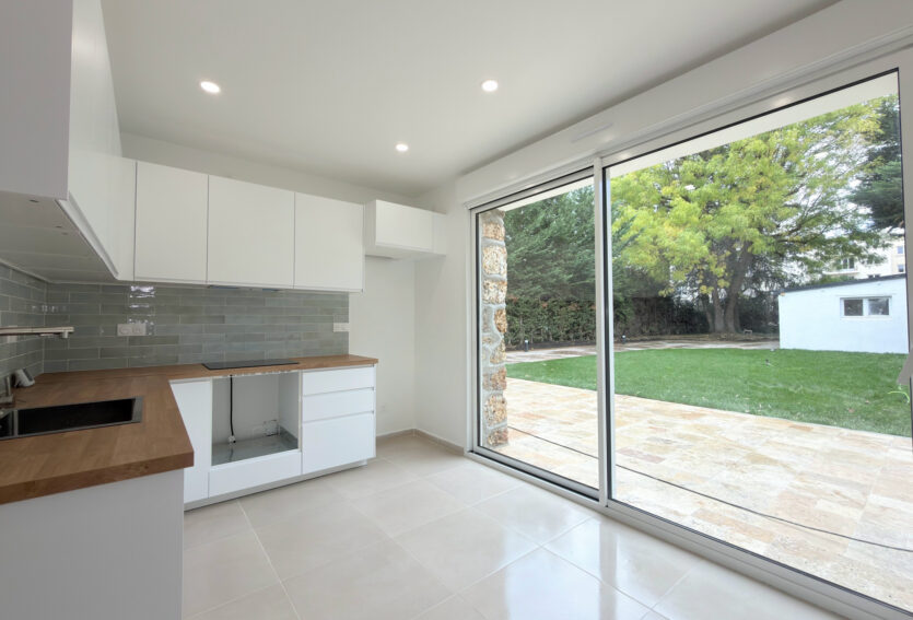 Maison familiale 5 chambres – jardin – 3 box – Rueil Malmaison