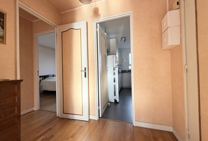 3 pièces traversant à Buzenval avec parking et cave