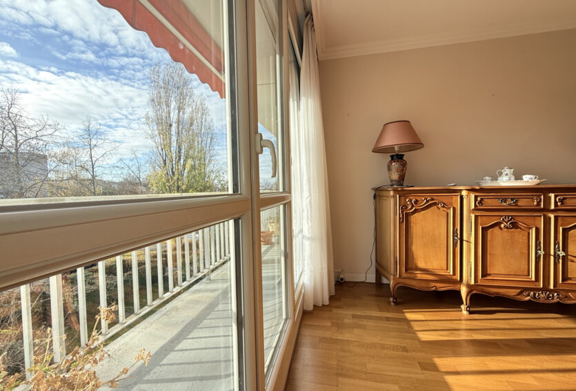 3 pièces traversant à Buzenval avec parking et cave