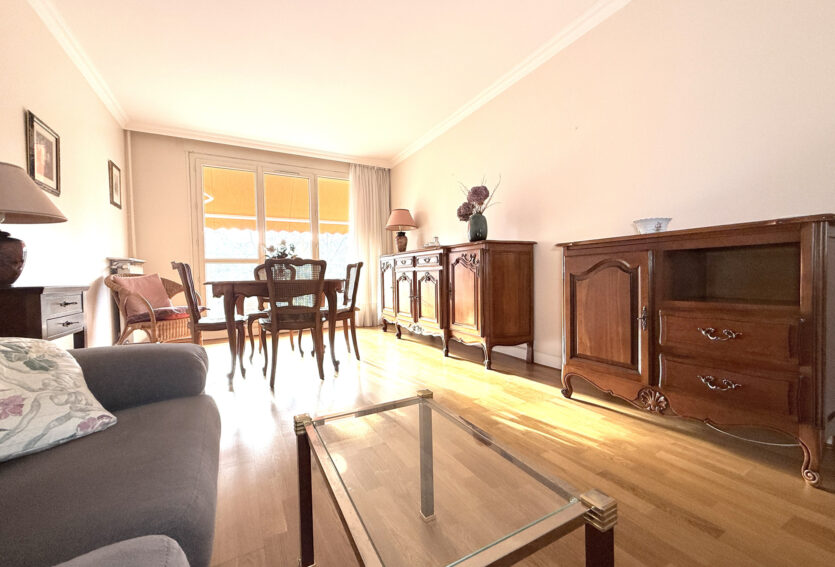 3 pièces traversant à Buzenval avec parking et cave