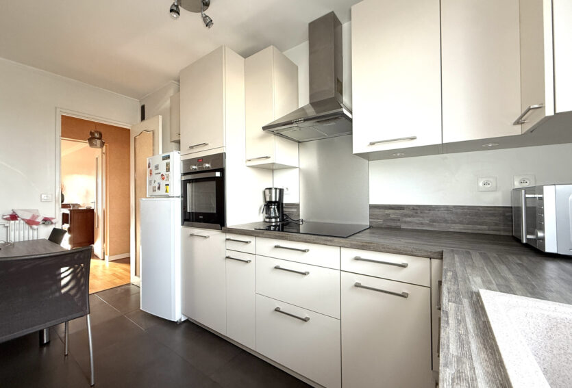 3 pièces traversant à Buzenval avec parking et cave