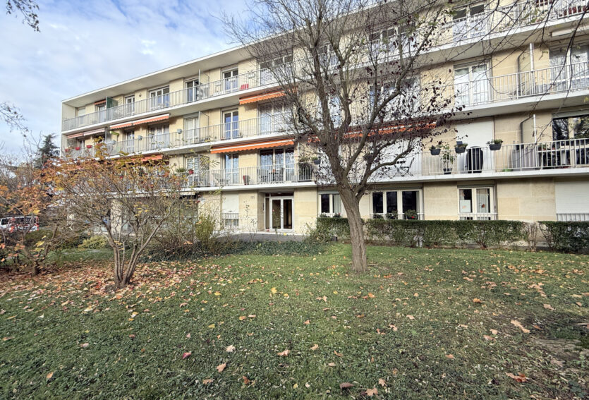 3 pièces traversant à Buzenval avec parking et cave
