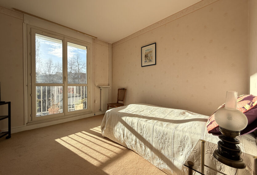 3 pièces traversant à Buzenval avec parking et cave