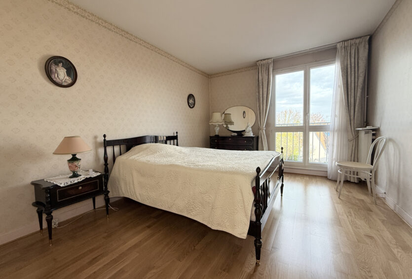 3 pièces traversant à Buzenval avec parking et cave