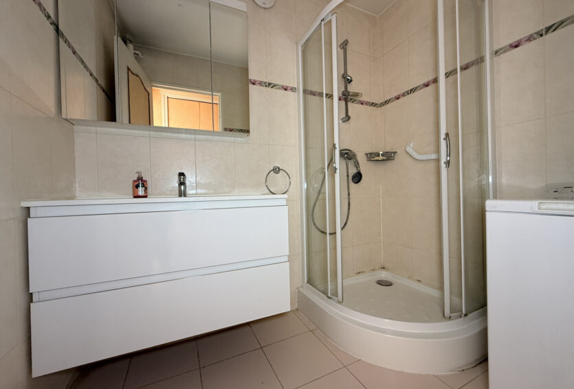 3 pièces traversant à Buzenval avec parking et cave